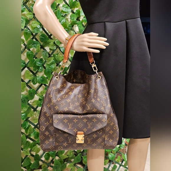 Louis Vuitton Bag - Picture 1 of 16
